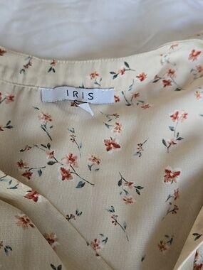 iris Cream Floral V-Neck Flutter Sleeve Blouse